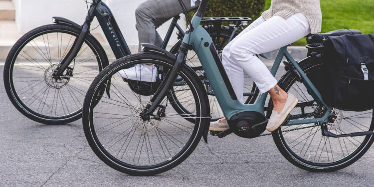 Gazelle Bikes Spring 2023 NPI Arroyo C5 Assets Lifestyle 9 1 750x375 - New York City Secures $25 Million Federal Funding for Electric Bike Charging Stations