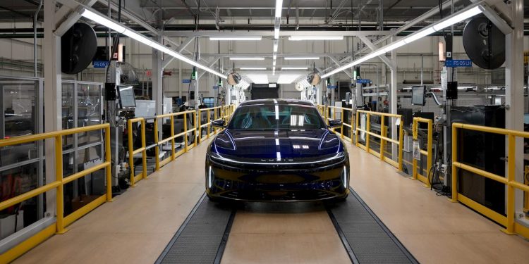 Lucid Air Sapphire available 7 750x375 - Lucid Opens Electric Vehicle Factory in Saudi Arabia with Capacity of 155,000 Cars a Year