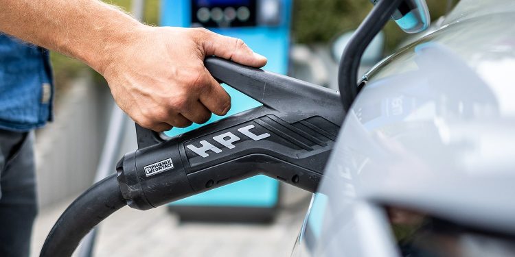 mer ladestation charging station 750x375 - U.S. Department of Transportation Allocates $100 Million for Repairing Non-Operational EV Charging Stations