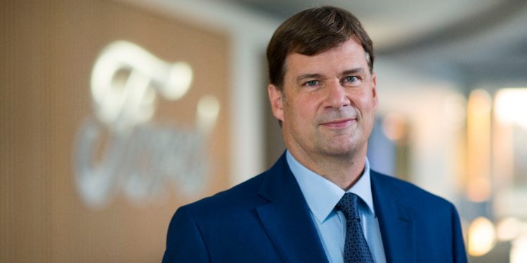 Jim Farley Headshot 750x375 - Ford CEO Accuses UAW of Stalling Labor Agreement Over Battery Plant Wages