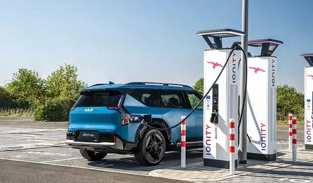 Kia EV9 charging 640x375 - Kia Introduces Plug&Charge Technology for Electric Vehicles in Europe