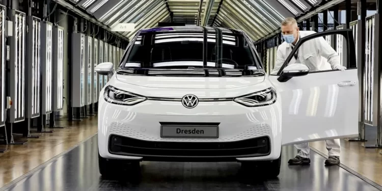 Volkswagen ID.3 production 750x375 - Volkswagen to Cease ID.3 Electric Vehicle Production at Dresden Plant Amid Cost-Cutting Efforts