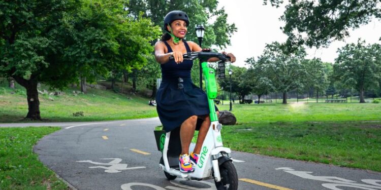 Lime 4th electric scooter 750x375 - Lime Launches Gen4 Seated E-Scooter, Offering Seating Option for Riders