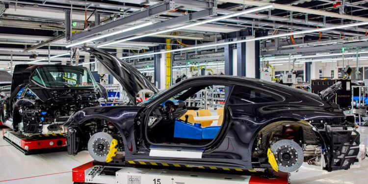porsche zuffenhausen 718 production 750x375 - Porsche Invests €250 Million in Stuttgart Plant for Future-Ready Electric Sports Car Production