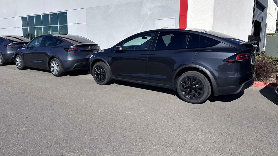 Tesla Expands Color Options with Stealth Grey and Quicksilver EVMagz