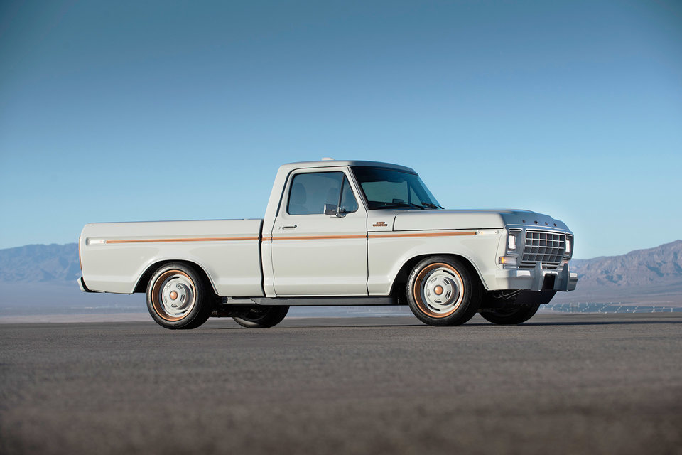 Ford F 100 Eluminator Concept 2 - Ford F-100 Eluminator Electric Concept with Mach-E Power