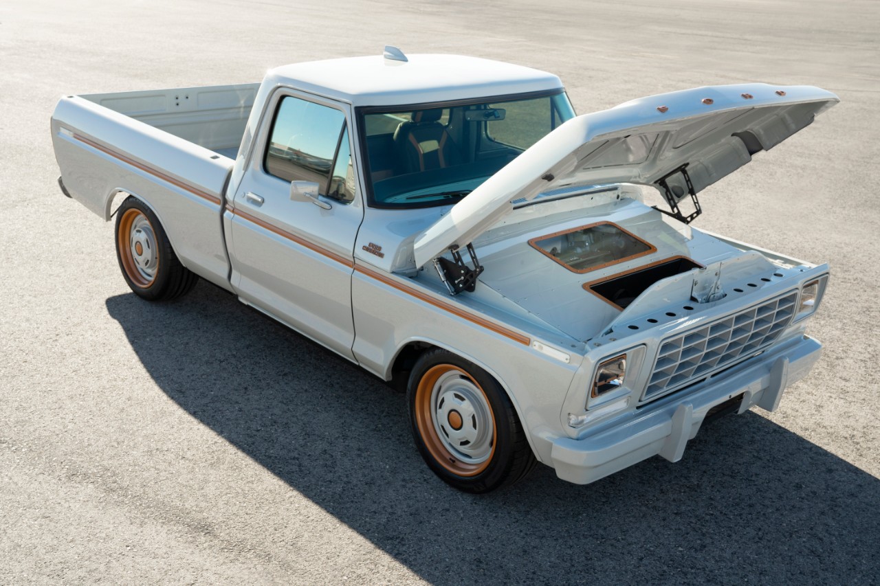 Ford F 100 Eluminator Concept 7 - Ford F-100 Eluminator Electric Concept with Mach-E Power