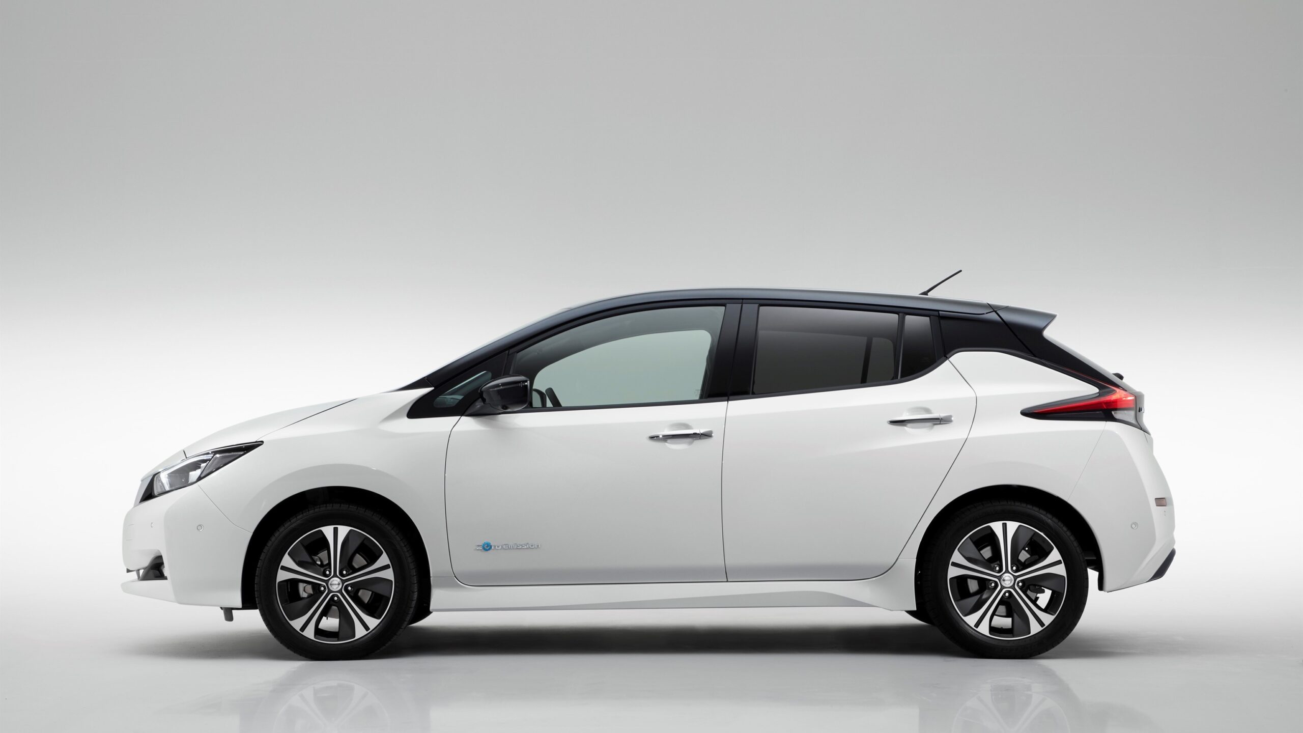 Nissan Leaf 4 scaled - 2022 Nissan Leaf : Price, Specs, Range and Picture