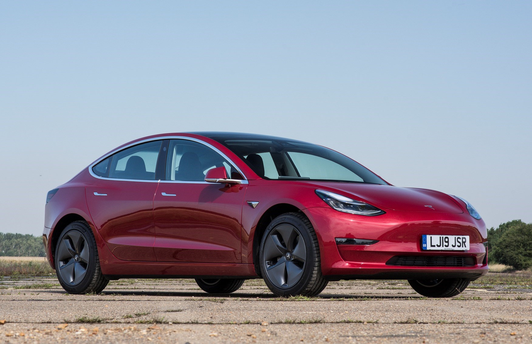tesla model 3 price and specifications infographic