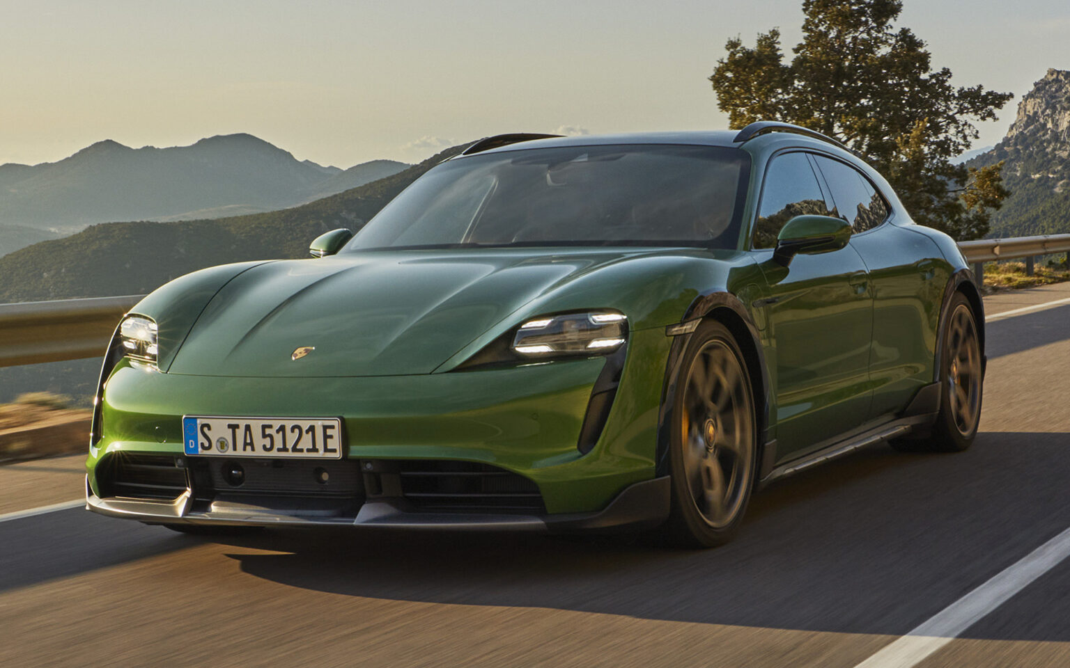 Taycan Turbo S Cross Turismo