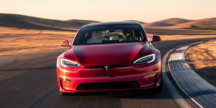 2021 tesla model s plaid 750x375 - Tesla delivers 310,048 EVs in Q1 2022, new all-time delivery record