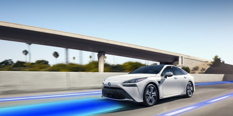 2022 Toyota Mirai 1 750x375 - Toyota adds Level 2 hands-free driver assistance to hydrogen-powered 2022 Mirai