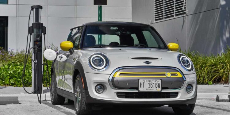 Mini E Spec 750x375 - What we know so far about Mini E features and specifications
