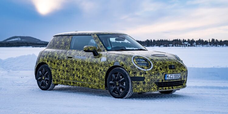 Mini Electric Winter test 750x375 - Mini testing new generation of its three-door car with pure electric drive in extreme temperatures