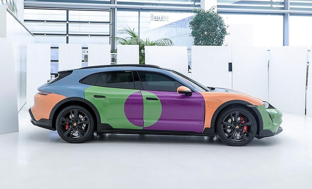 Taycan 4S Cross Turismo electric vehicle 1 - Porsche collaborates with Sean Wotherspoon for the Taycan 4S Cross Turismo electric vehicle