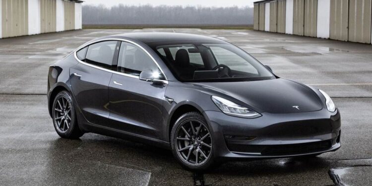 Tesla Model 3 1 750x375 - Tesla recalls 947 cars after delay in the rearview image display