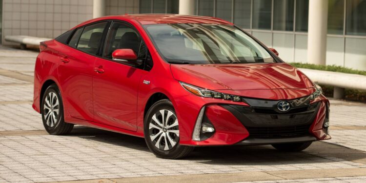 Toyota Prius Prime 750x375 - 20 Most efficient plug-in hybrids vehicles for 2022