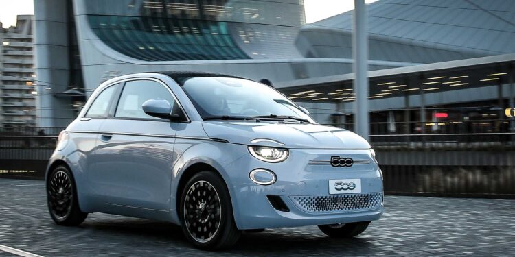 2020 fiat 500e ev 750x375 - Fiat will selling fully electric-only cars in the UK from July