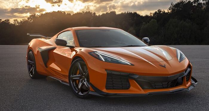 Chevrolet is making iconic Corvette as electric model 700x375 - Here Is Why General Motors Chose a Hybrid Drivetrain Over an All-Electric Chevrolet Corvette