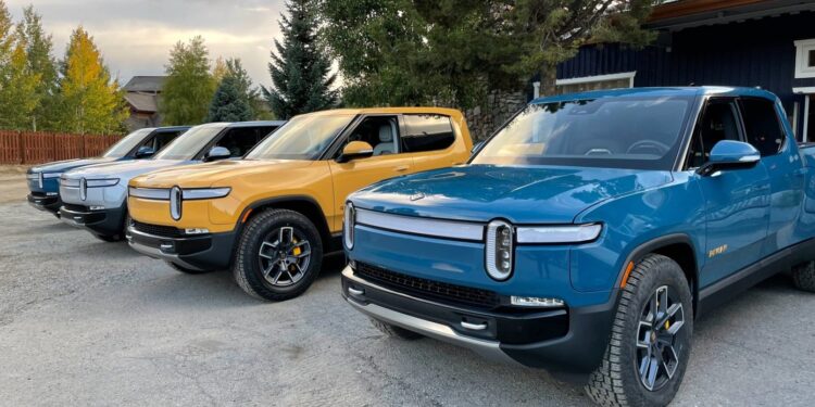 Rivian R1T 750x375 - Rivian produced 4,401 EVs in Q2, up from 2,553 in Q1
