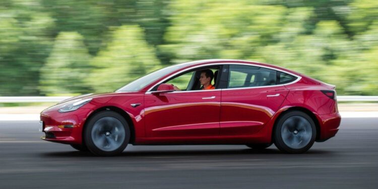 Tesla Model 3 Red 750x375 - European regulation: New cars must have intelligent speed limiters and "black box"