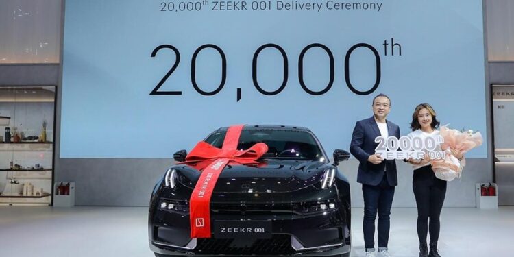 20000th Zeekr 001 750x375 - Zeekr celebrates a milestone of 20,000 Zeekr 001 delivery since last October 2021