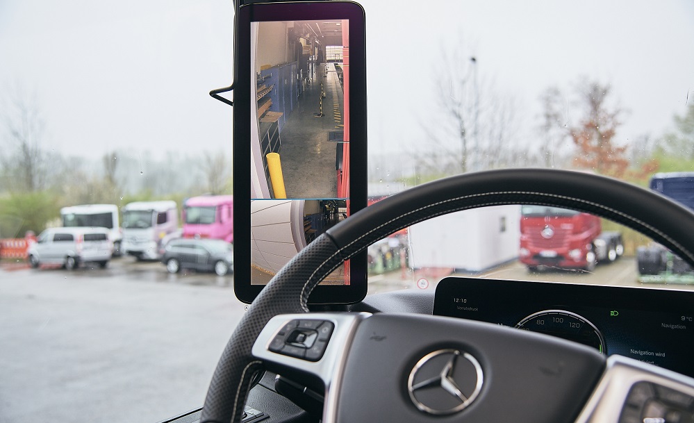 Daimler Introduces New Generation MirrorCam for Mercedes Benz Trucks 4 - Daimler Introduces New Generation MirrorCam for Mercedes-Benz Trucks