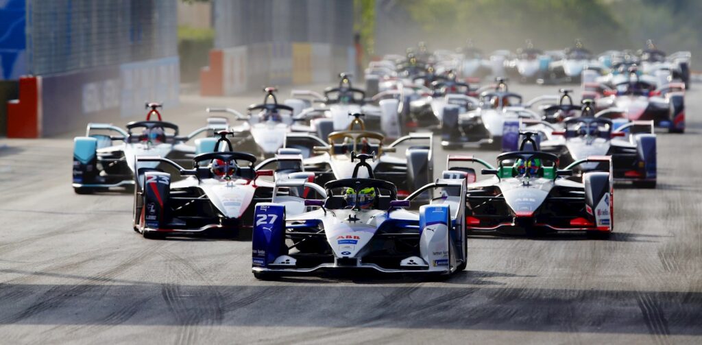 Here are the differences between Attack Mode and Fanboost in Formula E
