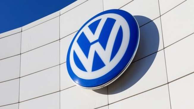 Volkswagen Logo - Volkswagen and Mahindra Explore Cooperation to supply electric vehicle components
