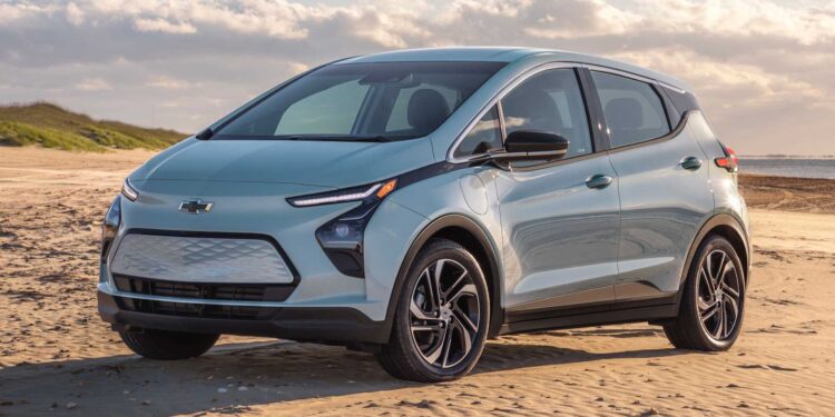 Chevrolet Bolt 750x375 - Chevrolet Bolt price cut by 18%, now start at $25,600