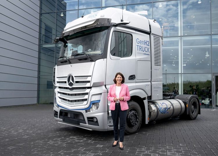 Daimler Truck Testing New Fuel-cell Truck Prototype With Liquid ...