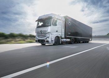 Daimler Truck Testing New Fuel-cell Truck Prototype With Liquid ...