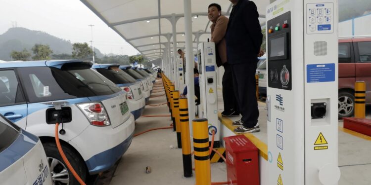 EV Charging Stations in China 750x375 - China has built 87,000 public electric vehicle charging stations in May 2022