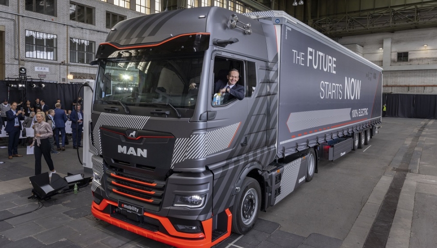 MAN electric trucks 3 - Daimler revealed Mercedes-Benz eActros LongHaul teaser, launching this year