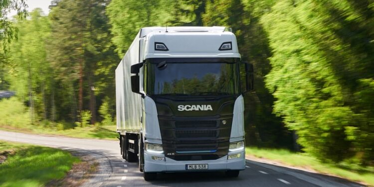 Scania Electric 1 750x375 - Scania R and S now come with electric batteries, offering a range of up to 350 Km
