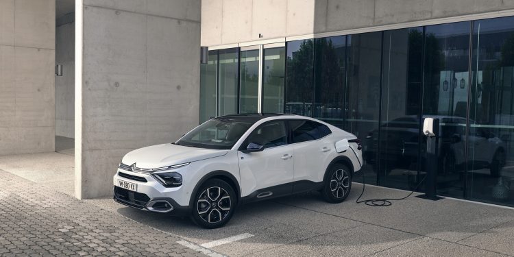 citroen c4 x and e c4 x unveiled first units reach showrooms this autumn 5 750x375 - Citroen launched new all-electric e-C4 X, range up to 223 miles
