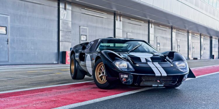 everrati ford gt40 ev 750x375 - This Ford GT40 EV restomod By Everrati has 700-volt architecture and 800 hp