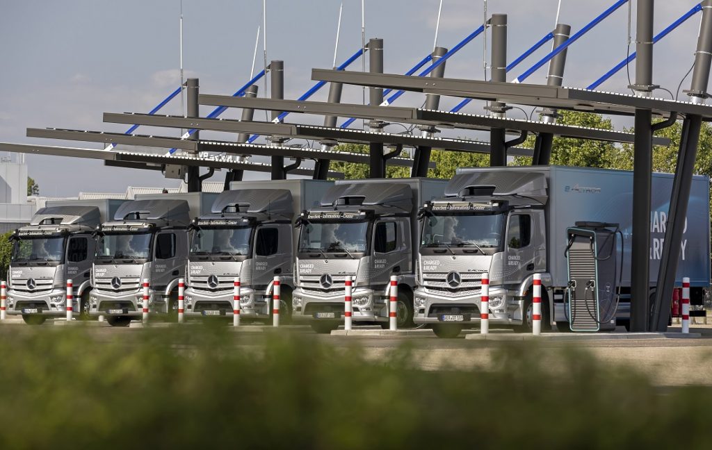 Daimler Truck opens electric truck charging station 2 1024x648 - Daimler Truck opens electric truck charging station, can be used for various manufacturers