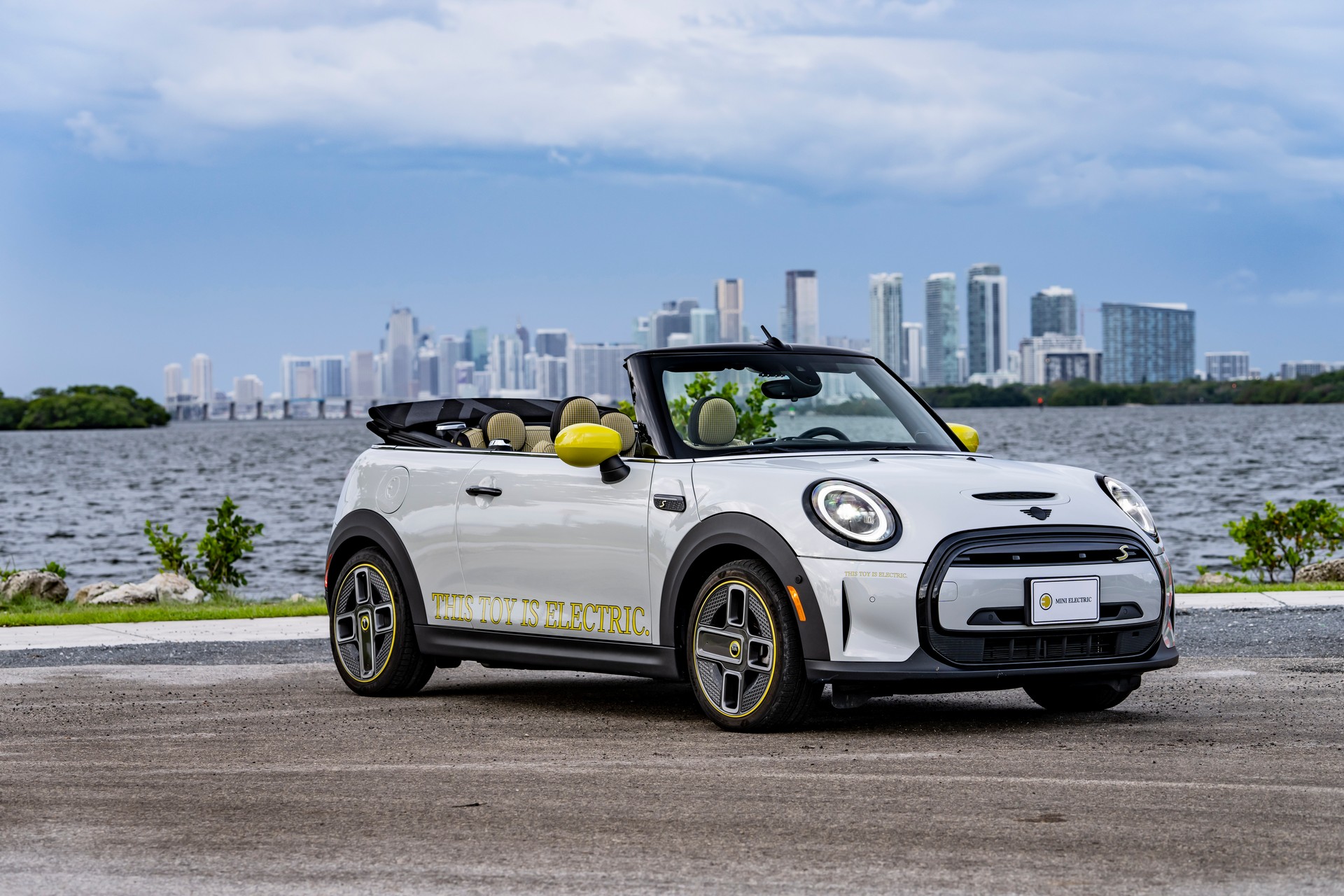 MINI Cooper SE Convertible EV