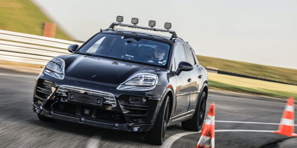 Porsche postponed launch of the all-electric Macan until 2024