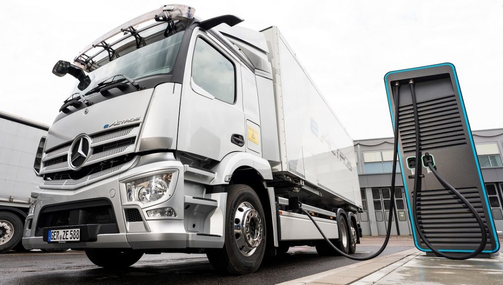 Traton, Daimler and Volvo accelerate the realization of heavy duty electric truck charging networks in Europe Traton, Daimler and Volvo accelerate the realization of heavy duty electric truck charging networks in Europe