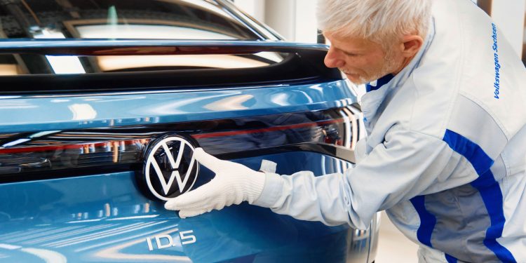 Volkswagen ID 5 Production 750x375 - Volkswagen to invest $20 billion in electric vehicles battery business with capacity of 240 GWh