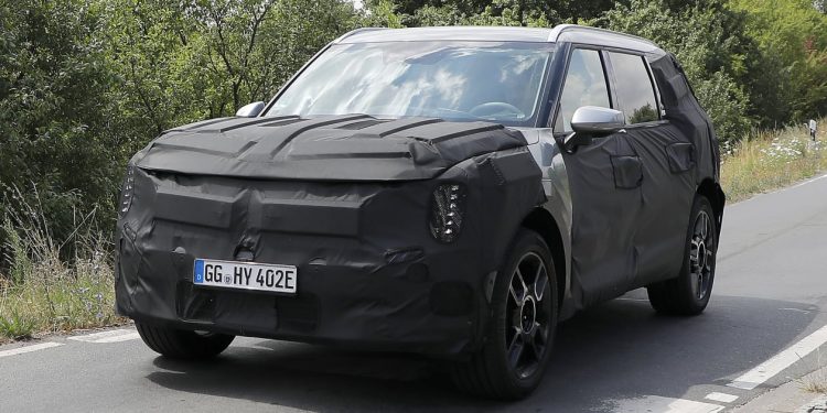 kia ev9 spy shots 2022 2 750x375 - Kia EV9 electric SUV spied tested on the road with big and tall dimension