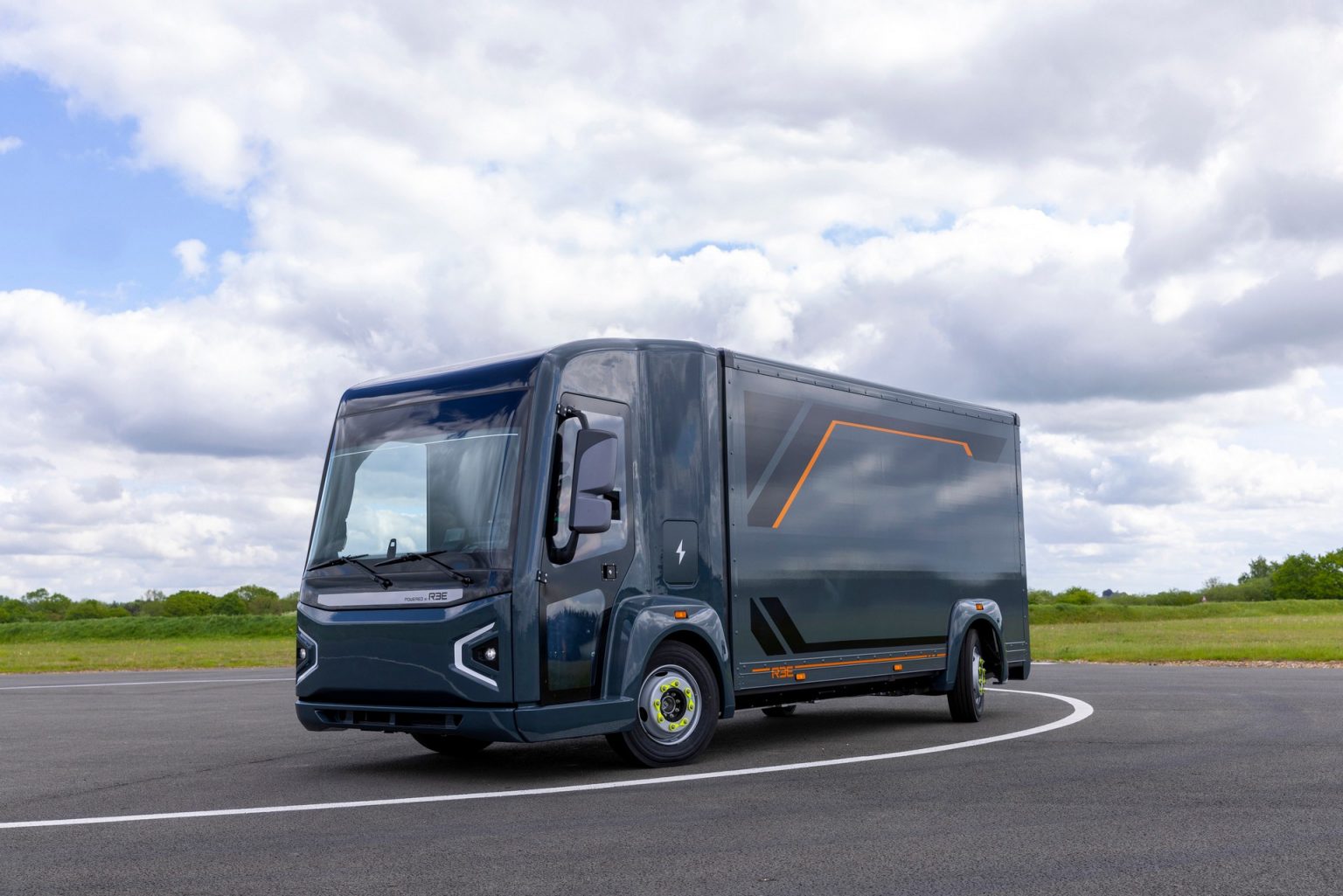 REE P7-B debuts as an electric box truck with 536 HP and 150-miles range