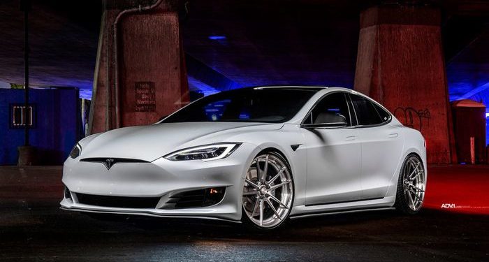 Tesla Model S modification 2 700x375 - This Tesla Model S modification comes with a clean look, using carbon parts and cross rims
