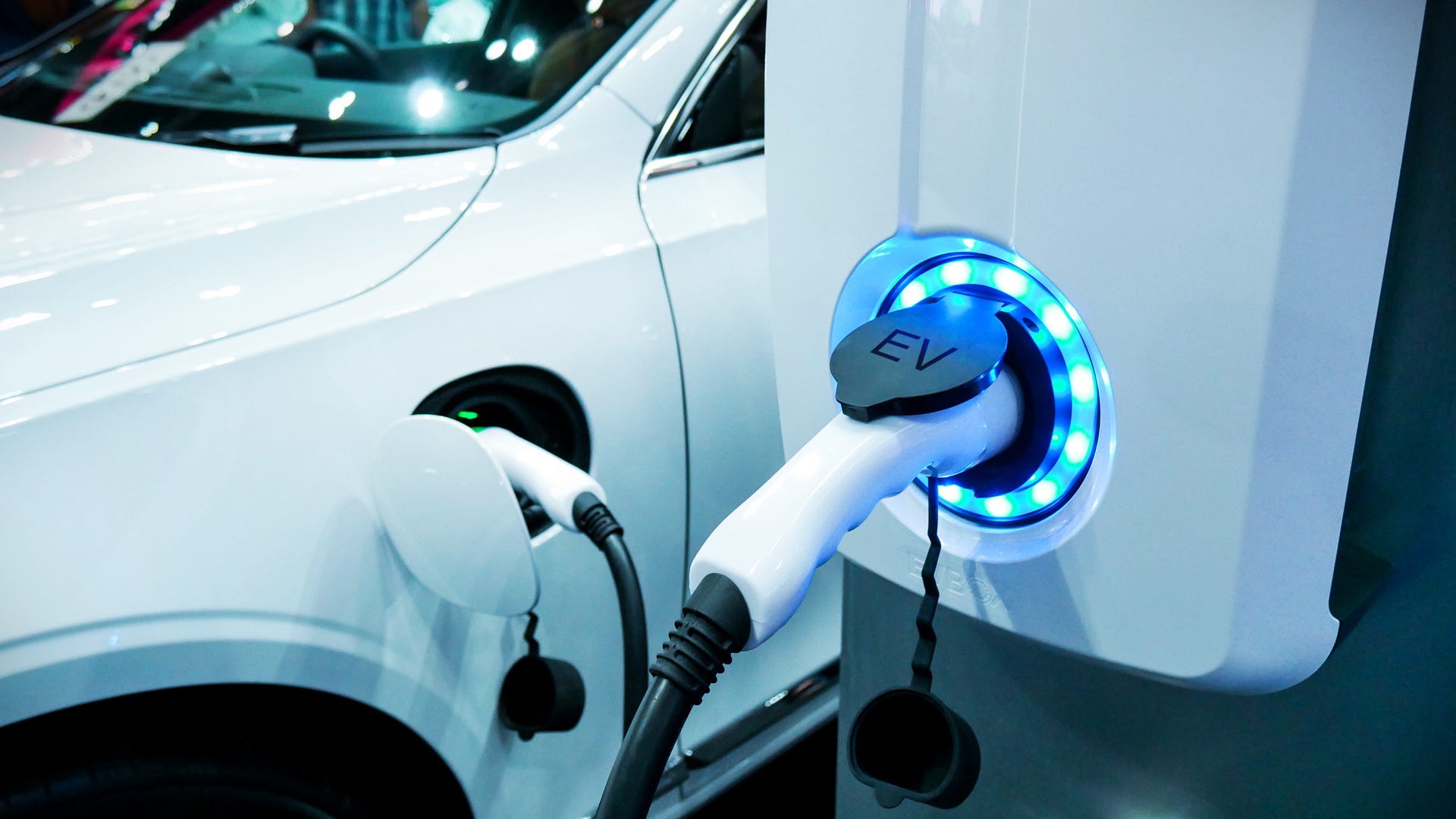 5 essential tips for electric vehicles maintenance