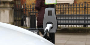 Connected Kerb receives £110 million from Aviva to enable 190,000 public AC chargers in UK