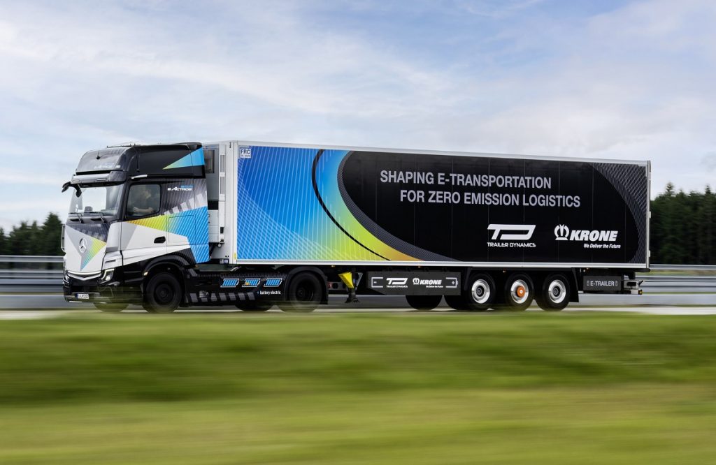 Mercedes-Benz eActros LongHaul electric truck wins ‘2023 Truck Innovation Award’ Mercedes-Benz eActros LongHaul mit eTrailerMercedes-Benz eActros LongHaul with eTrailer