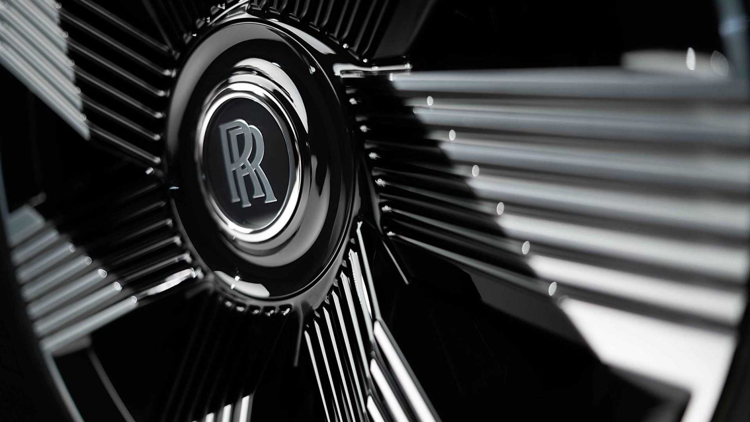 Rolls-Royce Drops 2030 All-Electric Target Amid Weak EV Demand