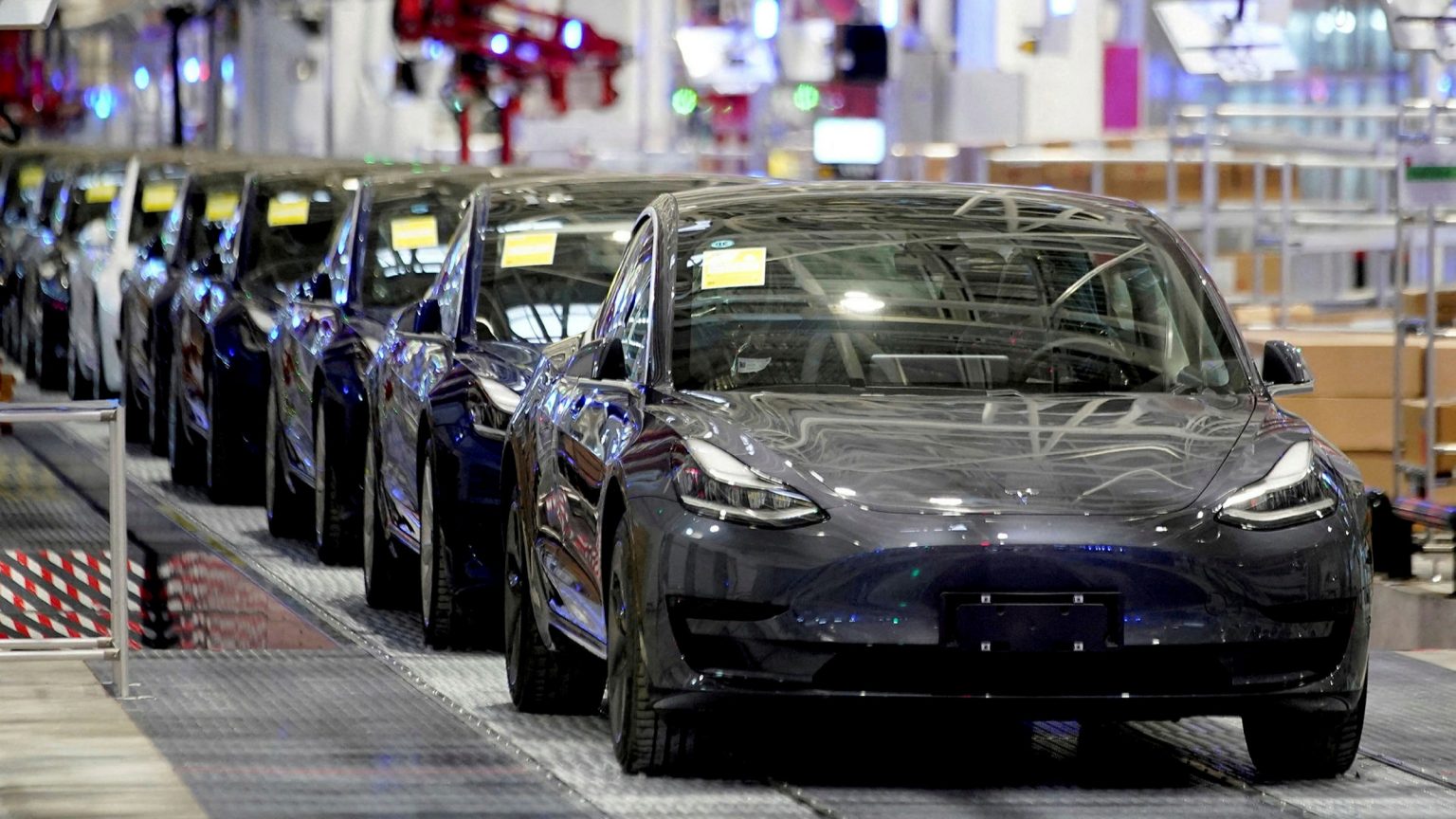 Tesla set new record with produced over 365,000 vehicles and delivered over 343,000 vehicles in Q3 Tesla set new record with produced over 365,000 vehicles and delivered over 343,000 vehicles in Q3